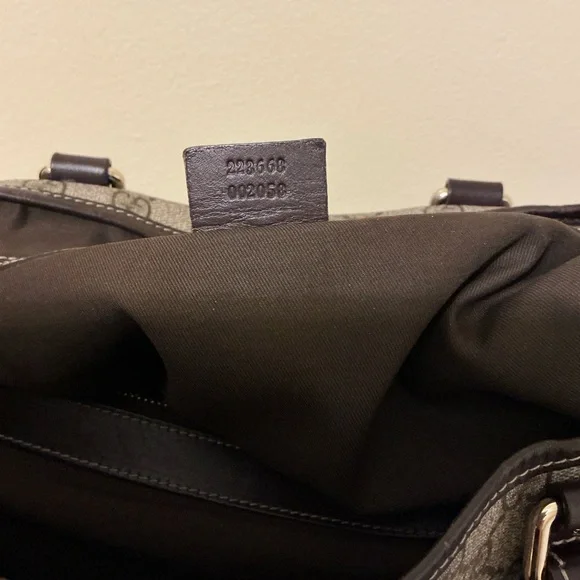 Gucci GG Supreme Large Joy Tote Bag - Picture 11 of 15